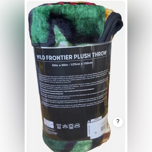 Virgin of Guadalupe plush throw - Picture 3 of 3